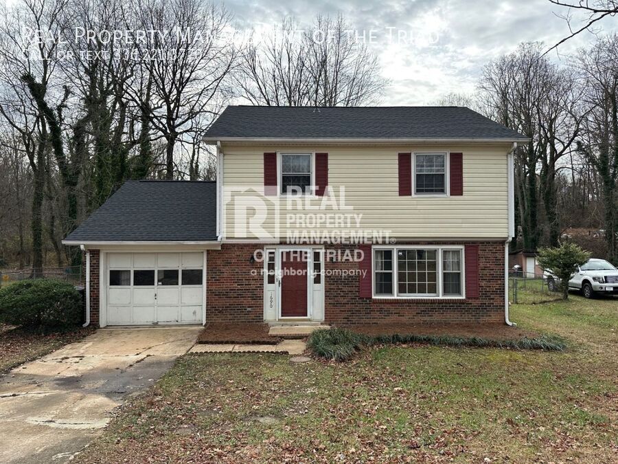 1690 Village Pl in Winston-Salem, NC - Building Photo