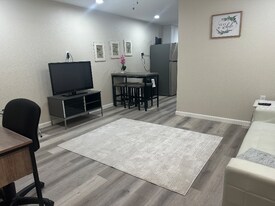 135 W Monroe St in Kountze, TX - Building Photo