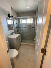 2122 E 10th St in Long Beach, CA - Building Photo - Building Photo