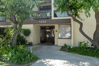 1305 N Columbus Ave in Glendale, CA - Building Photo - Building Photo