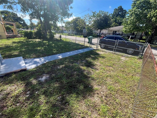 1923 NW 66th St in Miami, FL - Building Photo - Building Photo