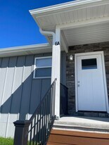 6 C St in Kimberling City, MO - Building Photo