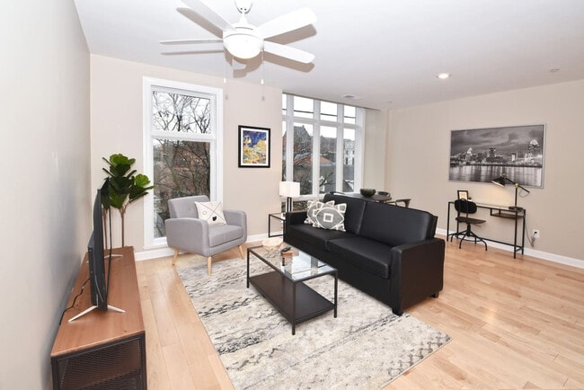 118 W 15th St