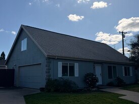 1253 Ravenshoe Way in Chico, CA - Building Photo