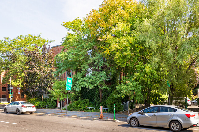 1860 René Lévesque Boul E in Montréal, QC - Building Photo - Building Photo