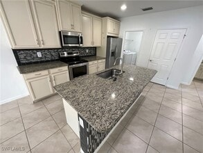 4369 Dutchess Park Rd in Ft. Myers, FL - Building Photo - Building Photo