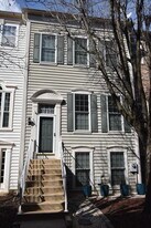 6005 Ricketts Walk in Alexandria, VA - Building Photo