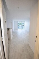 5085 NW 7th St in Miami, FL - Building Photo