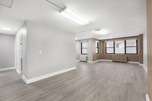 201 St Pauls Ave, Unit 1J in Jersey City, NJ - Building Photo