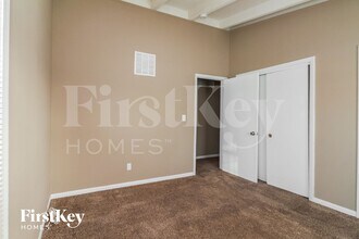 394 Sherman Ave in Aurora, IL - Foto de edificio - Building Photo