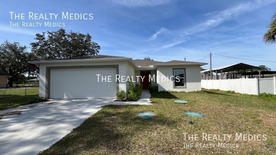 186 Hurtig Ave NW in Palm Bay, FL - Foto de edificio