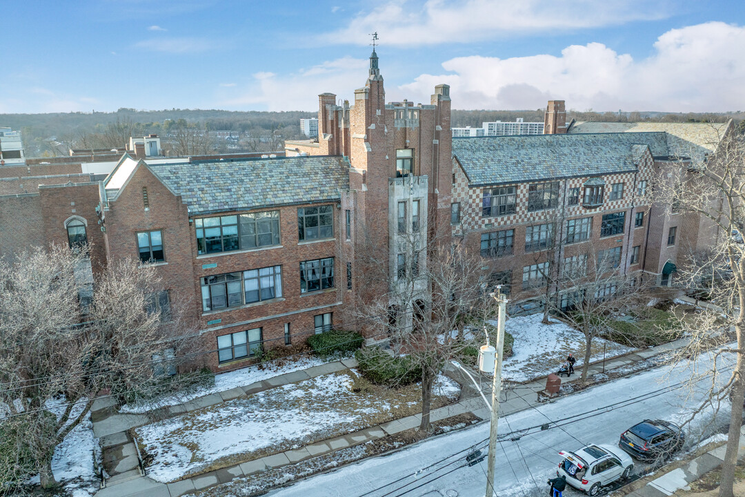 The Hill Condominiums in White Plains, NY - Building Photo