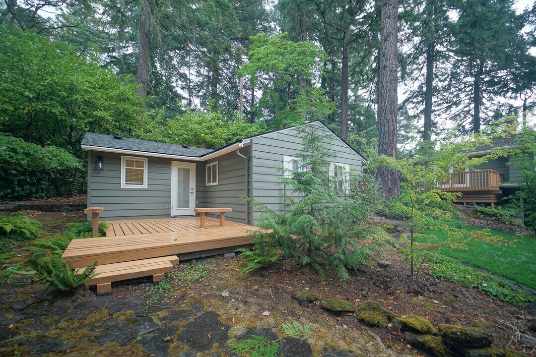 3801 SW Hamilton St in Portland, OR - Building Photo