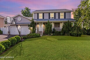 7 Linden Ave in West Long Branch, NJ - Building Photo