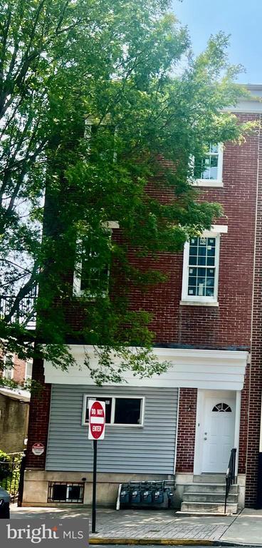 property at 625 DeKalb St