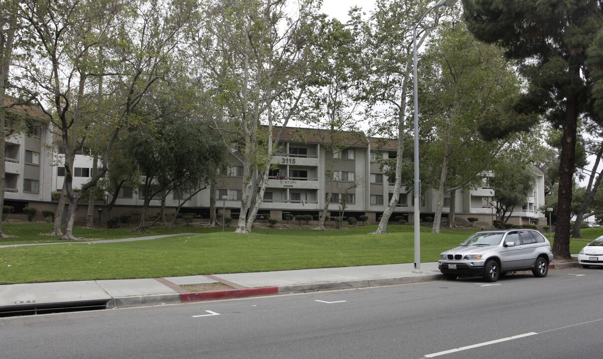 Century Apartments in Los Angeles, CA - Building Photo