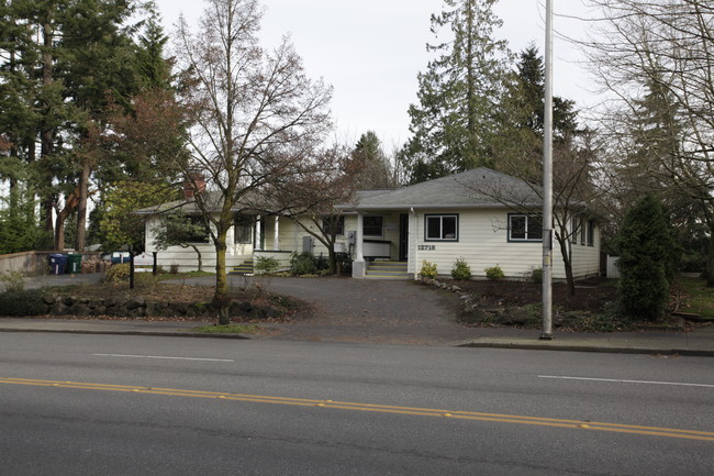 12722 NE 15th Ave in Seattle, WA - Foto de edificio - Building Photo