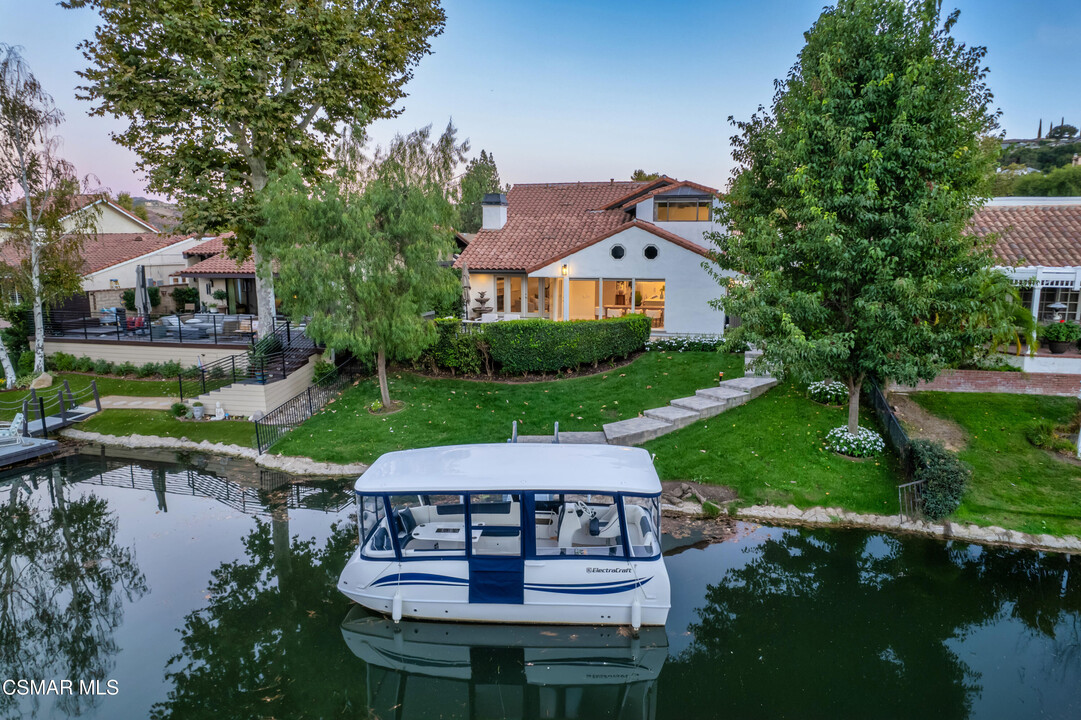 3811 Bowsprit Cir in Westlake Village, CA - Foto de edificio