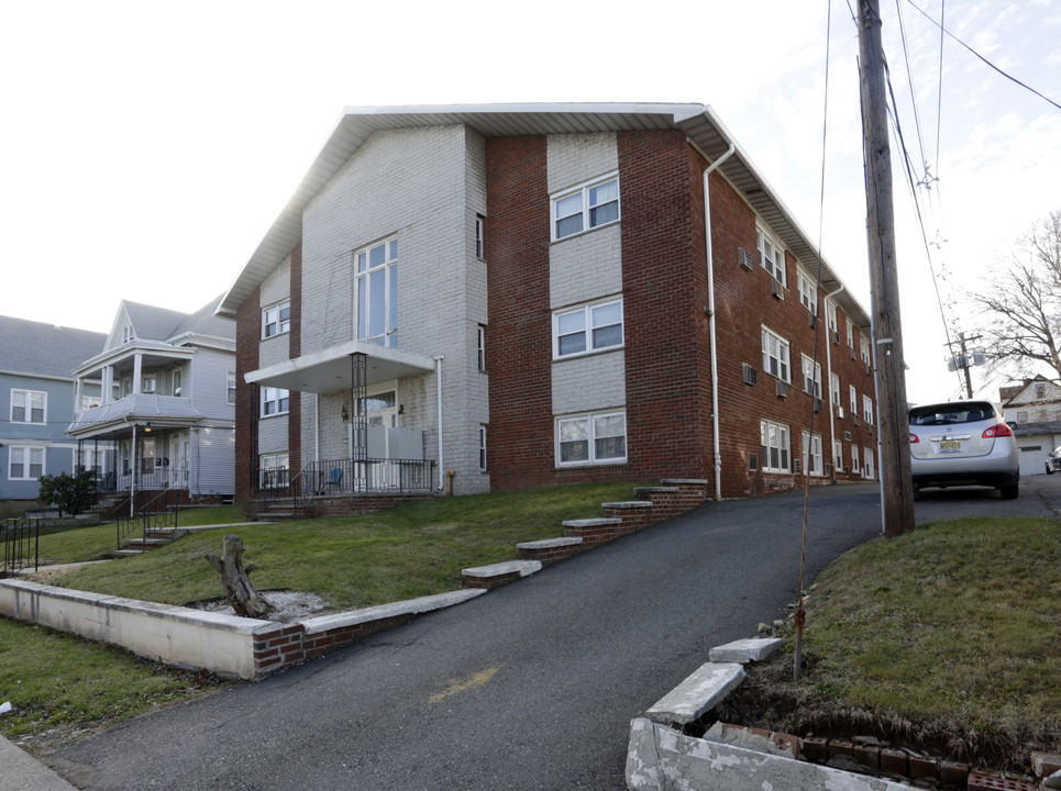 30-38 E 32nd St in Bayonne, NJ - Building Photo