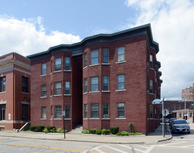 Monast Apartments in Pawtucket, RI - Foto de edificio - Building Photo