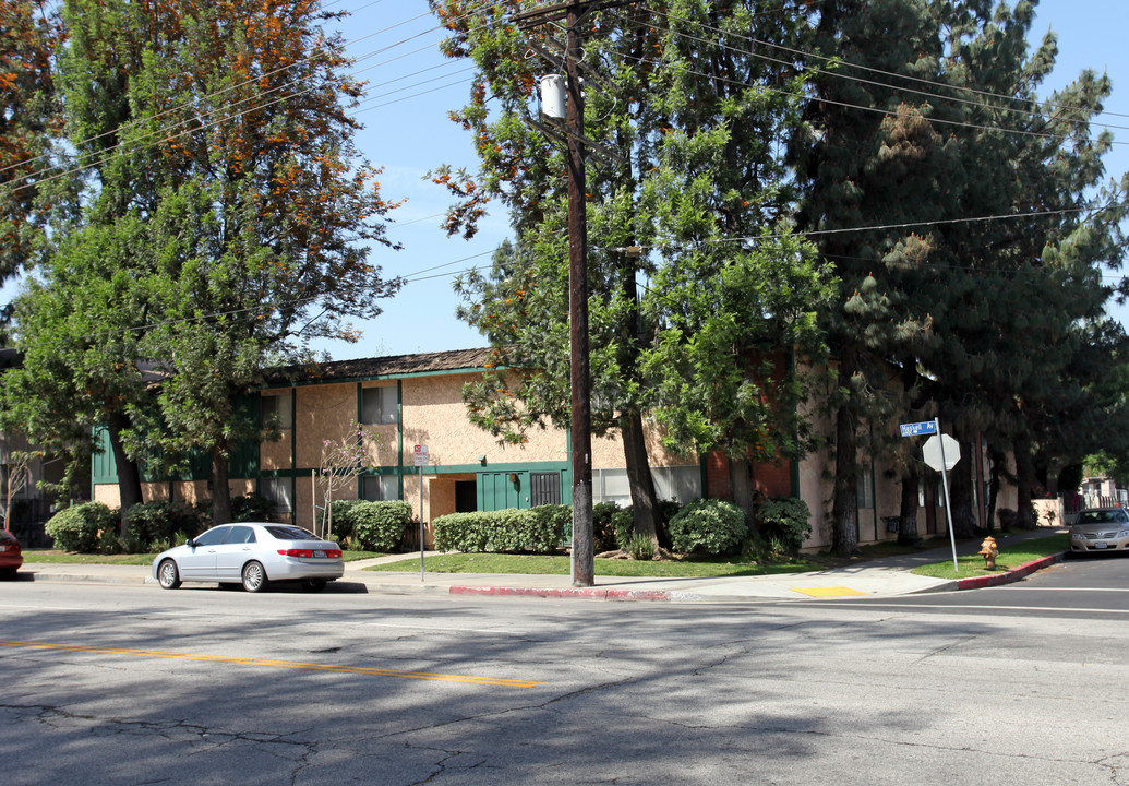 6857 Haskell Ave in Van Nuys, CA - Building Photo