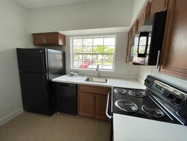 720 Cypress Ln in Pompano Beach, FL - Building Photo