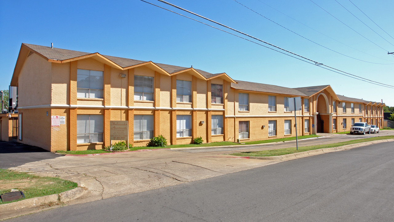 Ambassador Apartments in Fort Worth, TX - Foto de edificio