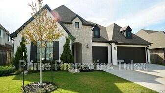 12912 S 6th St in Jenks, OK - Building Photo