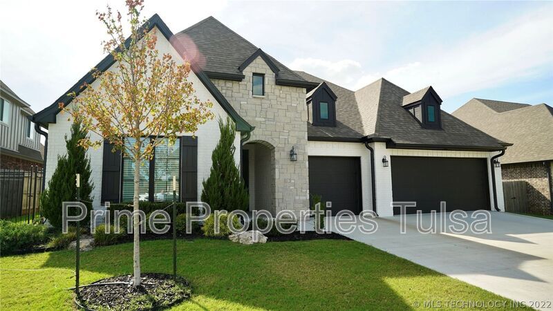 12912 S 6th St in Jenks, OK - Building Photo