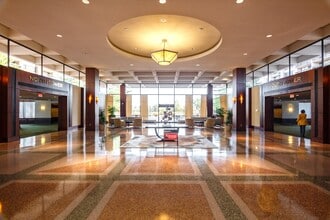 3701 S George Mason Dr, Unit 1218 in Falls Church, VA - Foto de edificio - Building Photo