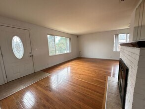 1254 SW 112th St in Seattle, WA - Building Photo - Building Photo