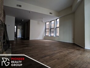 604 W Surf St, Unit 2 in Chicago, IL - Building Photo - Building Photo