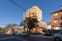 2525 Newtown Ave in Astoria, NY - Building Photo - Building Photo