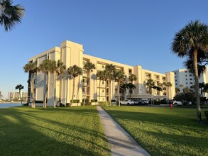 100 Intracoastal Pl in Jupiter, FL - Building Photo - Building Photo