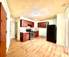 98 Van Nostrand Ave in Jersey City, NJ - Building Photo - Building Photo