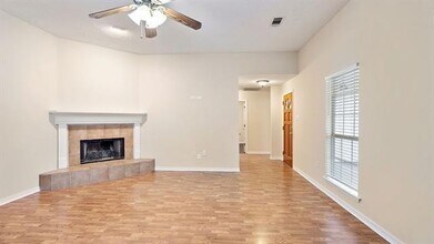 102 E Thistle St in Mandeville, LA - Foto de edificio - Building Photo
