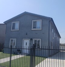 220 W 112th St in Los Angeles, CA - Foto de edificio - Building Photo