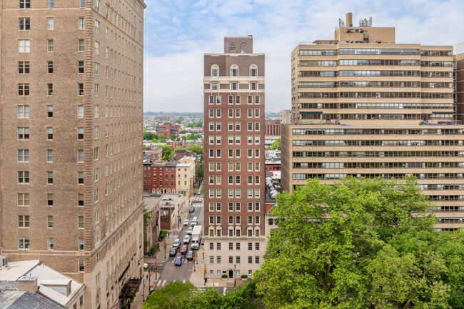 250 S 18th St in Philadelphia, PA - Building Photo - Building Photo