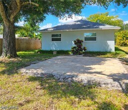2826 W Rd in Ft. Myers, FL - Building Photo - Building Photo