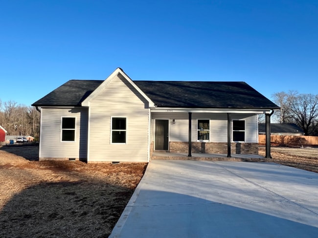 1930 29th St NE in Hickory, NC - Foto de edificio - Building Photo