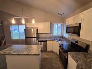 1642 Columbine Village Dr in Woodland Park, CO - Building Photo - Building Photo