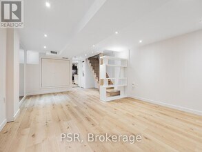 371 McRoberts Ave in Toronto, ON - Building Photo - Building Photo