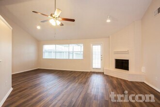 16230 Rancho Blanco Dr in Houston, TX - Building Photo - Building Photo