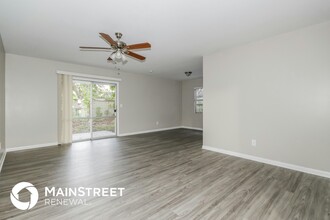 4810 Wynwood Dr in Tampa, FL - Building Photo - Building Photo