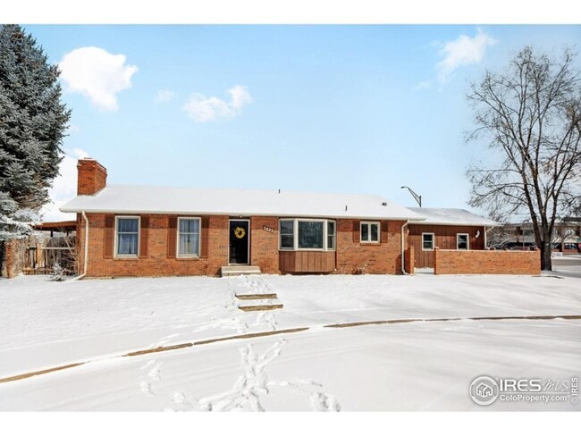 property at 2823 Gateway Dr