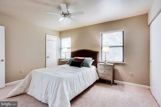 939 Barton Oaks Pl in Herndon, VA - Foto de edificio - Building Photo