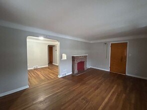 19181 Lakeshore Blvd in Euclid, OH - Building Photo - Building Photo