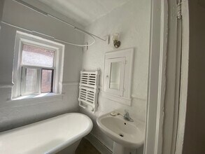 2449 Queen St E in Toronto, ON - Building Photo - Building Photo