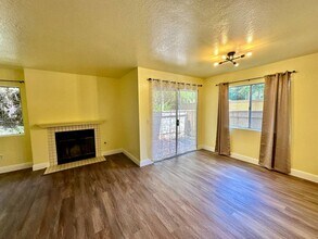 11275 Avenida De Los Lobos in San Diego, CA - Building Photo - Building Photo