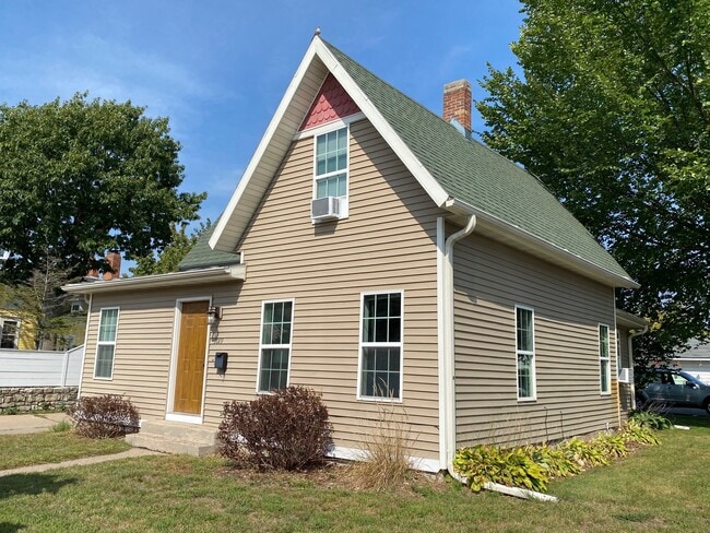 property at 1019 Cass St